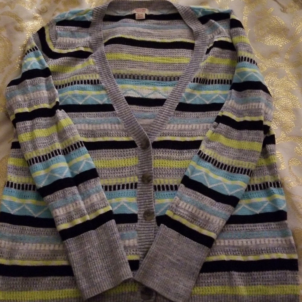 Cute light longsleeve cardigan